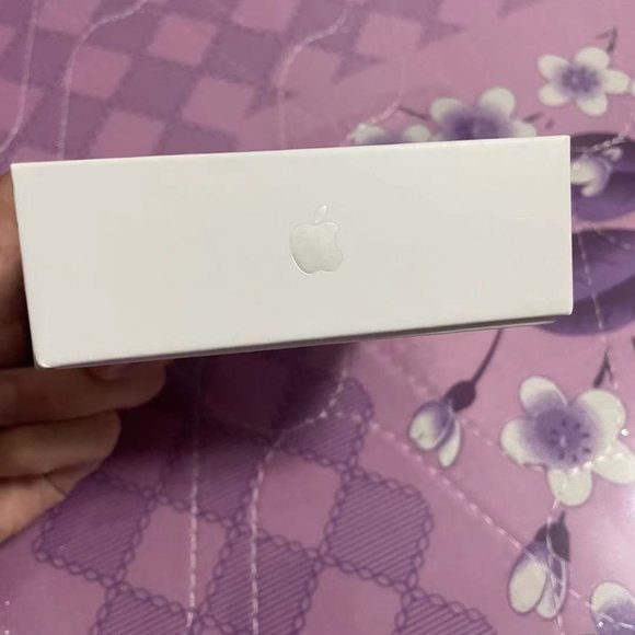 Brand new spot Apple AirPods 2 - Picture 5 of 5